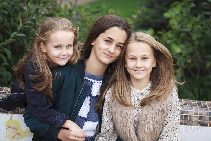三姐妹女孩
