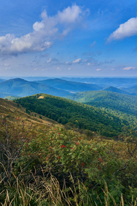 在早期的秋天，Bieszczady 国家公园 Bieszczady 山的美景尽收眼底 波兰语 Bieszczadzki 公园