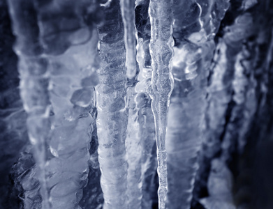 冰柱 icicle的名词复数  树挂 银笋