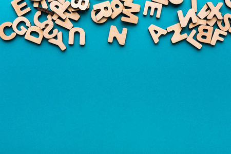 木制英文字母背景照片