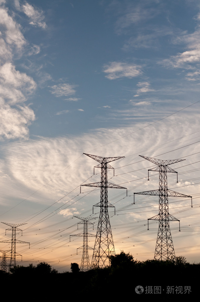 黄昏时的输电塔(电塔)