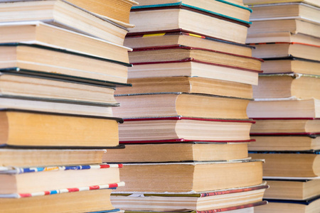 图书馆或书店.书籍或教材.教育和阅读照片