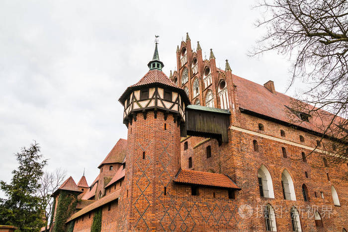 用红砖砌成的大美丽的城堡