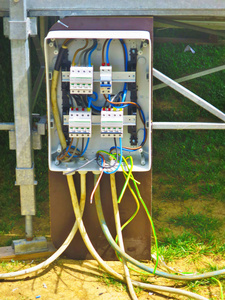 电气安装工程施工的电源线