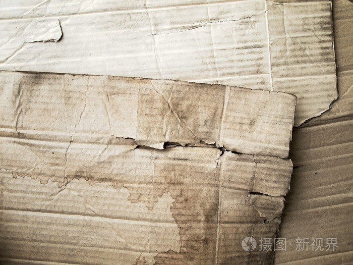 脏破的棕色皱巴巴的纸板