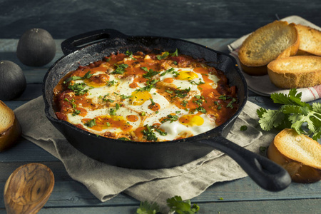 用鸡蛋自制俏皮 Shakshuka