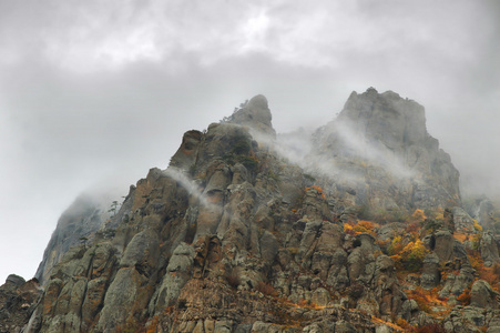 雾秋山