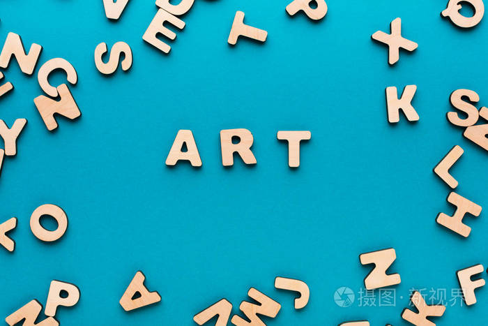 在蓝色背景艺术字