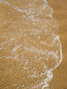 海滩，海滨 岸上的沙子和卵石