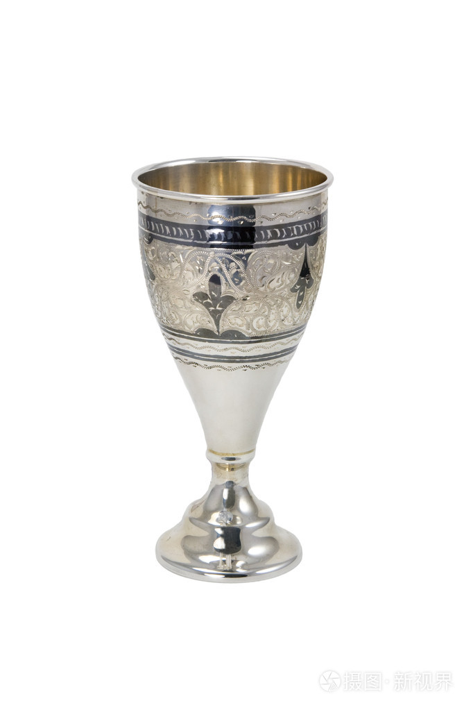银酒杯