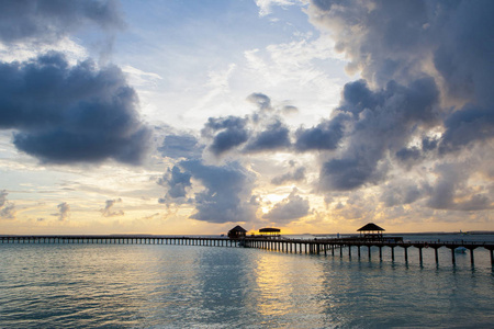 景观的马尔代夫岛沙滩机智美丽的日落
