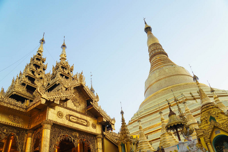 在缅甸仰光的大金塔