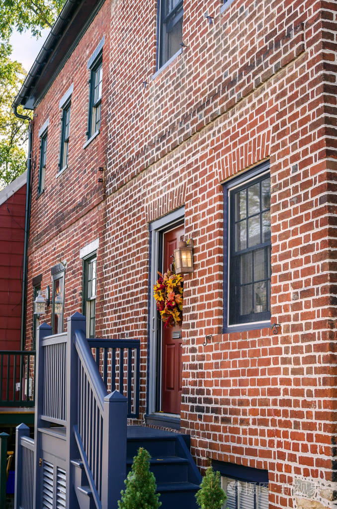 装修好传统美国砖房子
