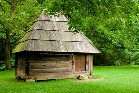 在塞尔维亚的农村房子图片