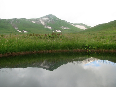 山，山岳 mountain的名词复数  山脉 群山