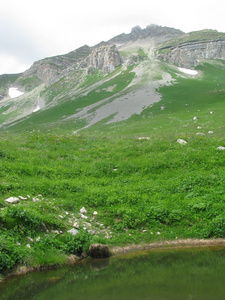 山，山岳 mountain的名词复数  山脉 群山