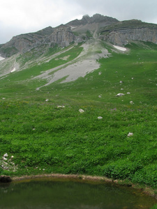 山，山岳 mountain的名词复数  山脉 群山