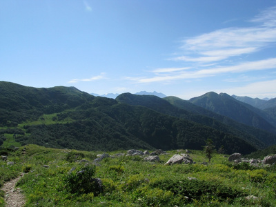 山，山岳 mountain的名词复数  山脉 群山