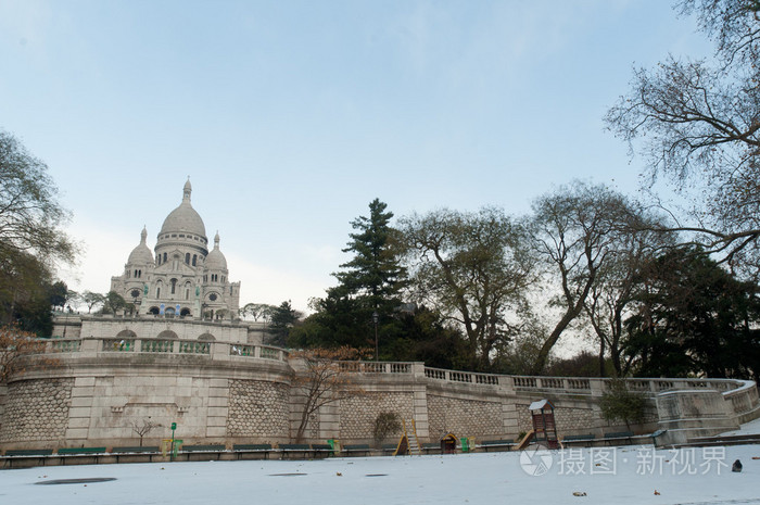 神圣的心在雪地里