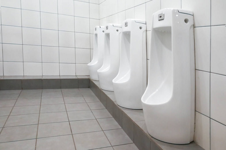 公共卫生间厕所干净卫生的现代人小便池洁具