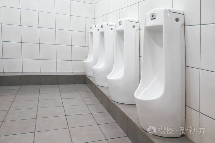 公共卫生间厕所干净卫生的现代人小便池洁具