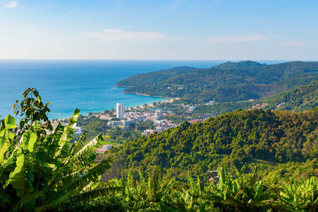 芭东小镇和沙滩的全景。普吉岛，泰国