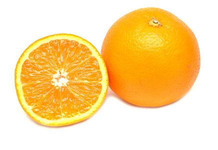 成熟的橙子和它的一半