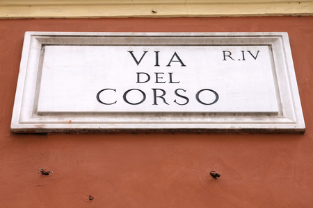 通过 del corso