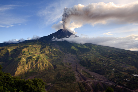 通古拉瓦火山地貌景观