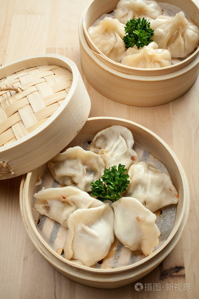中国饺子在竹蒸笼