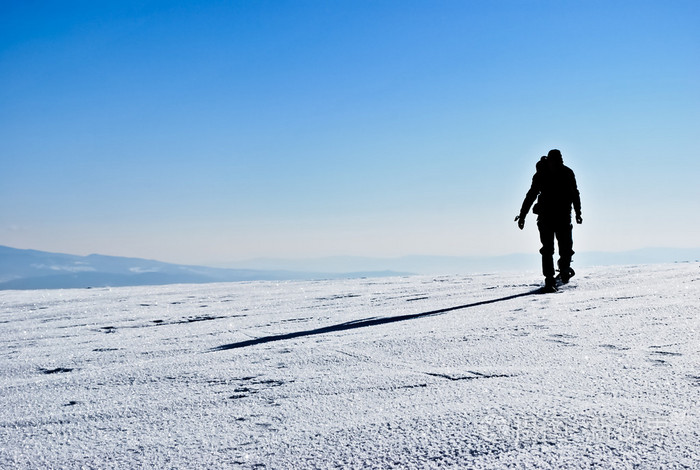 远足者剪影