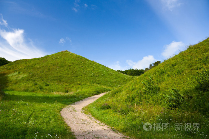 绿色的小山夏天