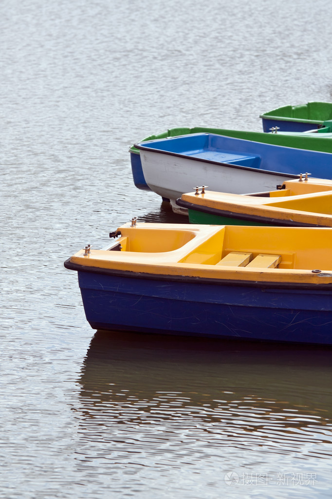 划艇rowboat的名词复数有桨的船小船小舟