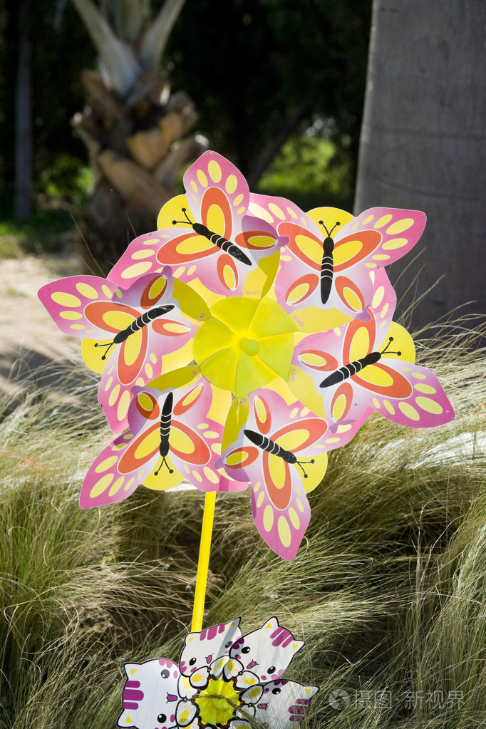 五颜六色的玩具风车