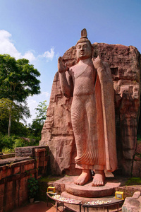 巨大的 Avukana 佛雕像形象斯里兰卡