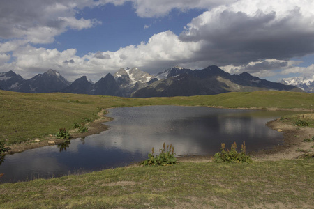 在 mountains2 湖