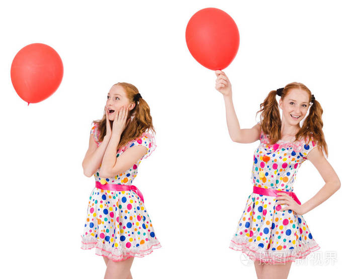 红色的气球上白色孤立的年轻女子