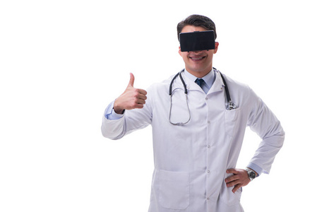 医生戴上白色的 3d 虚拟现实眼镜