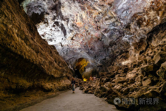 芒德洛斯弗迪斯,如诗如画的火山洞穴里面