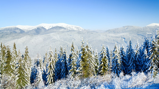 冬季山岳景观