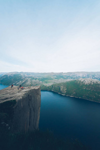 挪威 preikestolen 游客