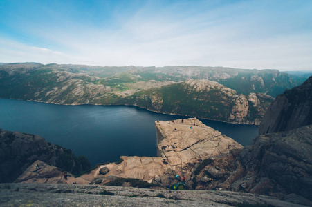 挪威 preikestolen 游客