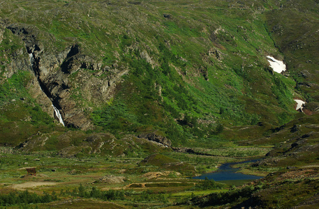 挪威的绿色山坡