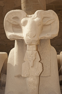 卡纳克神庙的公羊狮身人面像