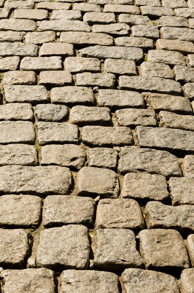 铺着鹅卵石的老路