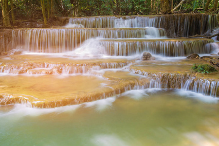 泰国地处热带国家公园的山涧瀑布 自然多层次