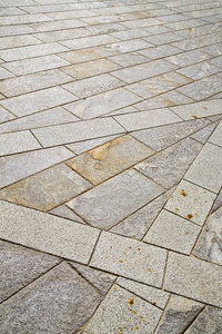 砖在米兰街头的伦巴第大区意大利瓦雷泽抽象路面还是老城区和大理石