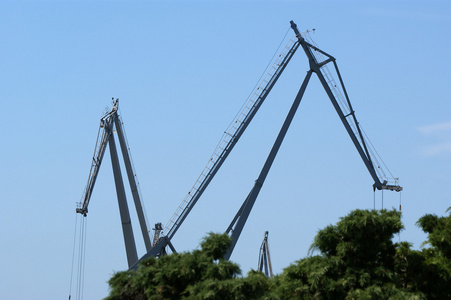 海洋货物港口。 cranes。 克罗地亚普拉