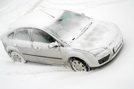 雪中车