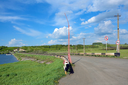 Barachatsky 水库大坝入口